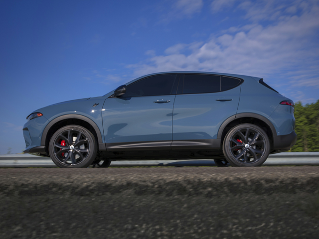 Profile view of a parked, 2024 Dodge Hornet | Dodge dealer in Altoona, PA | Courtesy Motor Sales