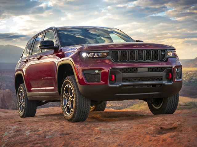 A burgundy 2024 Jeep Grand Cherokee | Jeep dealer in Altoona, PA | Courtesy Motor Sales