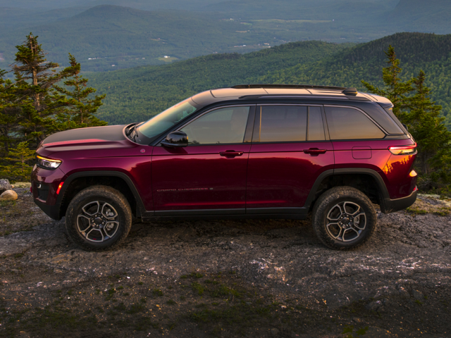 Profile view of a burgundy 2024 Jeep Grand Cherokee | Jeep dealer in Altoona, PA | Courtesy Motor Sales