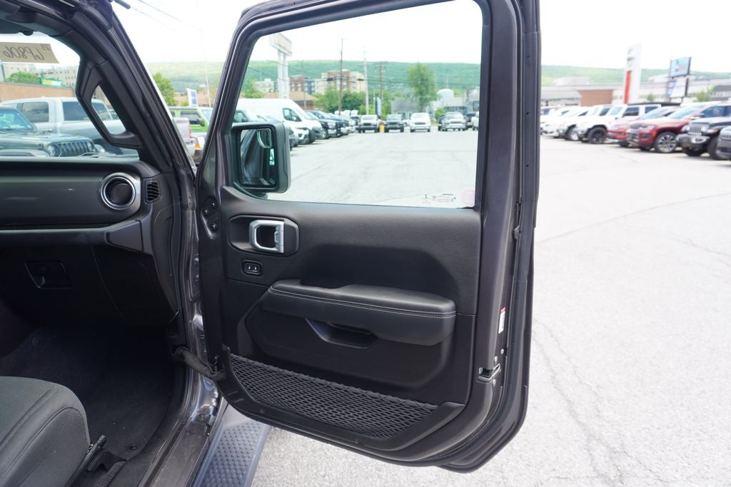 2023 Jeep Wrangler 4-Door Sahara