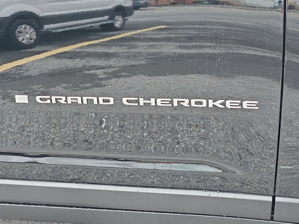 2027 Jeep Grand Cherokee GRAND CHEROKEE LAREDO 4X4