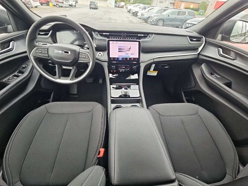 2027 Jeep Grand Cherokee GRAND CHEROKEE LAREDO 4X4