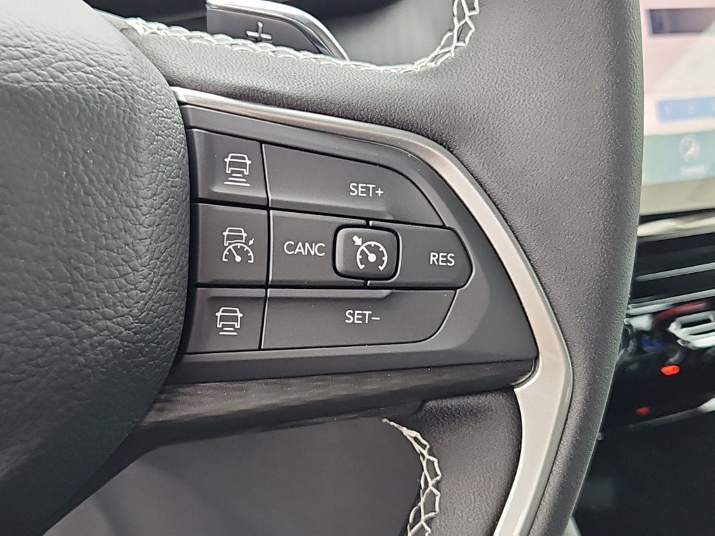2027 Jeep Grand Cherokee GRAND CHEROKEE LAREDO 4X4