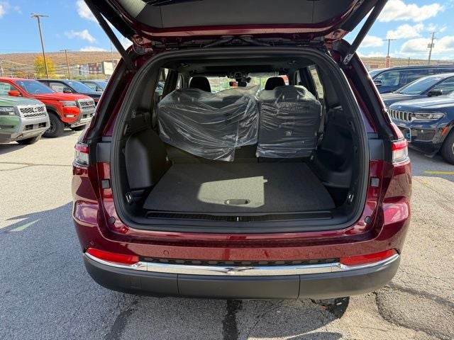 2025 Jeep Grand Cherokee GRAND CHEROKEE LAREDO X 4X4