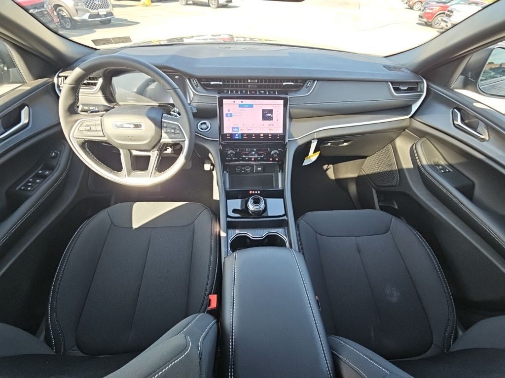 2027 Jeep Grand Cherokee GRAND CHEROKEE LAREDO X 4X4