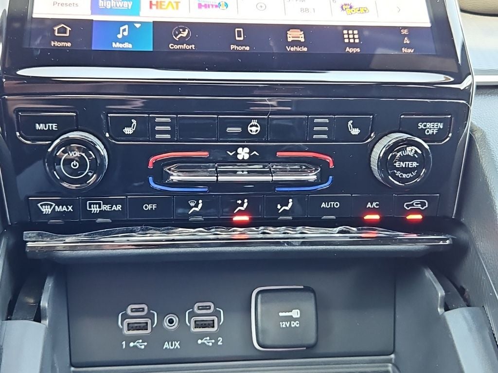 2027 Jeep Grand Cherokee GRAND CHEROKEE LAREDO X 4X4