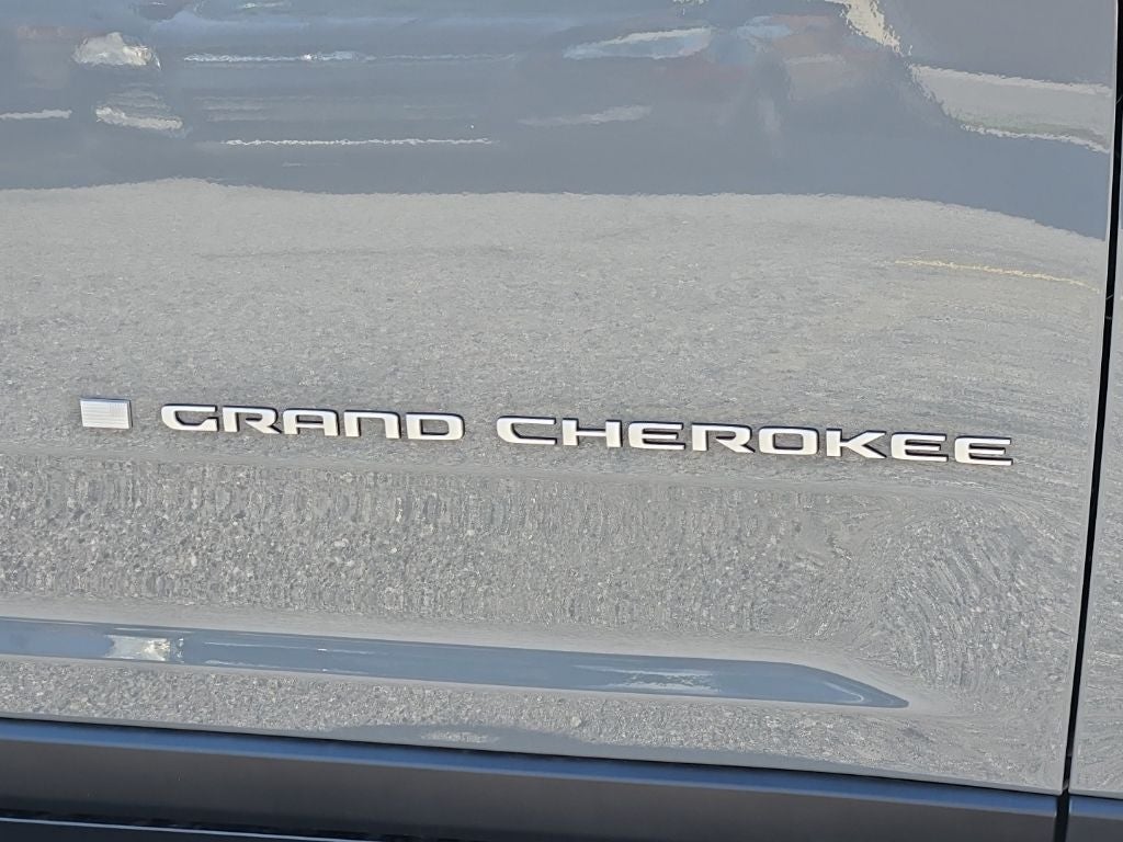 2027 Jeep Grand Cherokee Laredo X