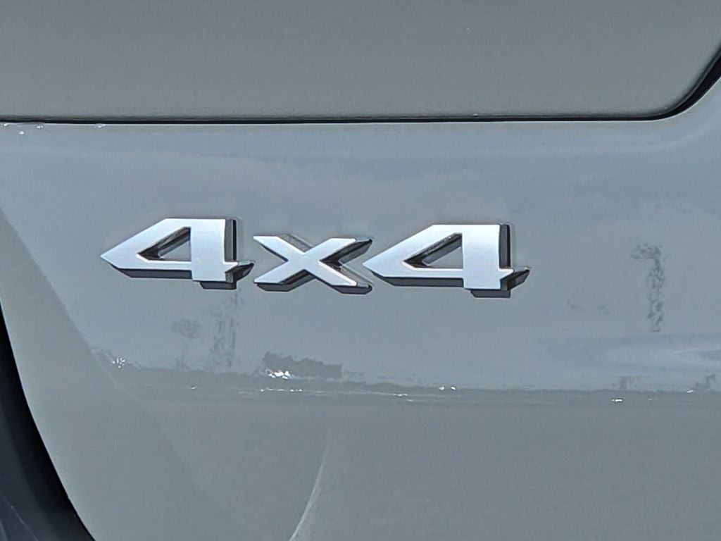 2027 Jeep Grand Cherokee GRAND CHEROKEE LAREDO X 4X4