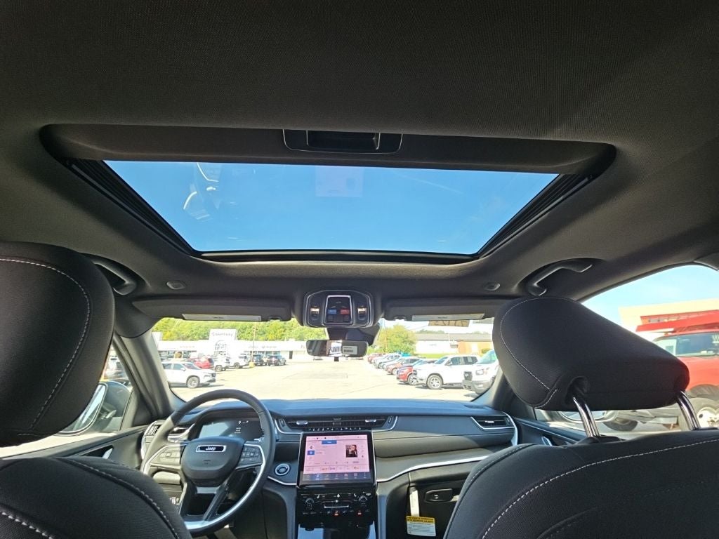 2027 Jeep Grand Cherokee GRAND CHEROKEE LAREDO X 4X4