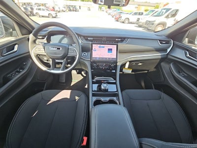 2027 Jeep Grand Cherokee GRAND CHEROKEE LAREDO X 4X4