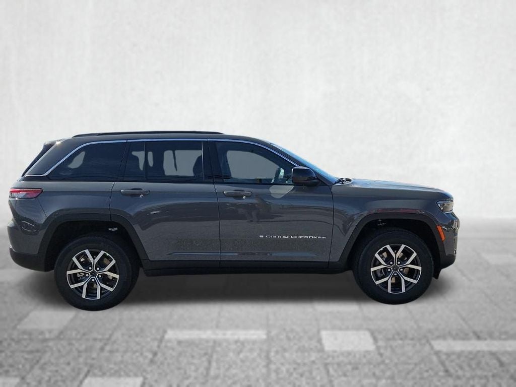 2027 Jeep Grand Cherokee Laredo X