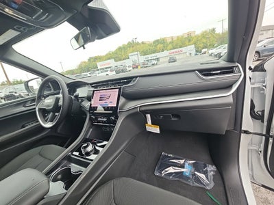 2027 Jeep Grand Cherokee GRAND CHEROKEE LAREDO 4X4
