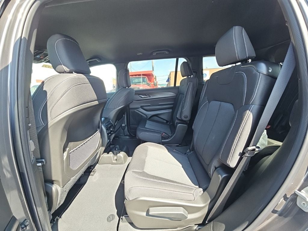 2026 Jeep Grand Cherokee GRAND CHEROKEE L LAREDO 4X4