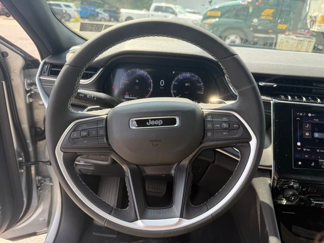 2025 Jeep Grand Cherokee GRAND CHEROKEE L LAREDO 4X4