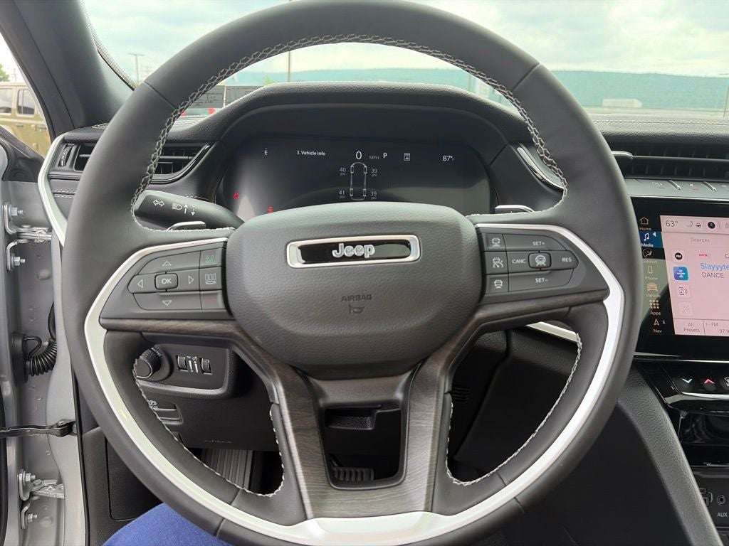 2026 Jeep Grand Cherokee GRAND CHEROKEE L LAREDO ALTITUDE 4X4
