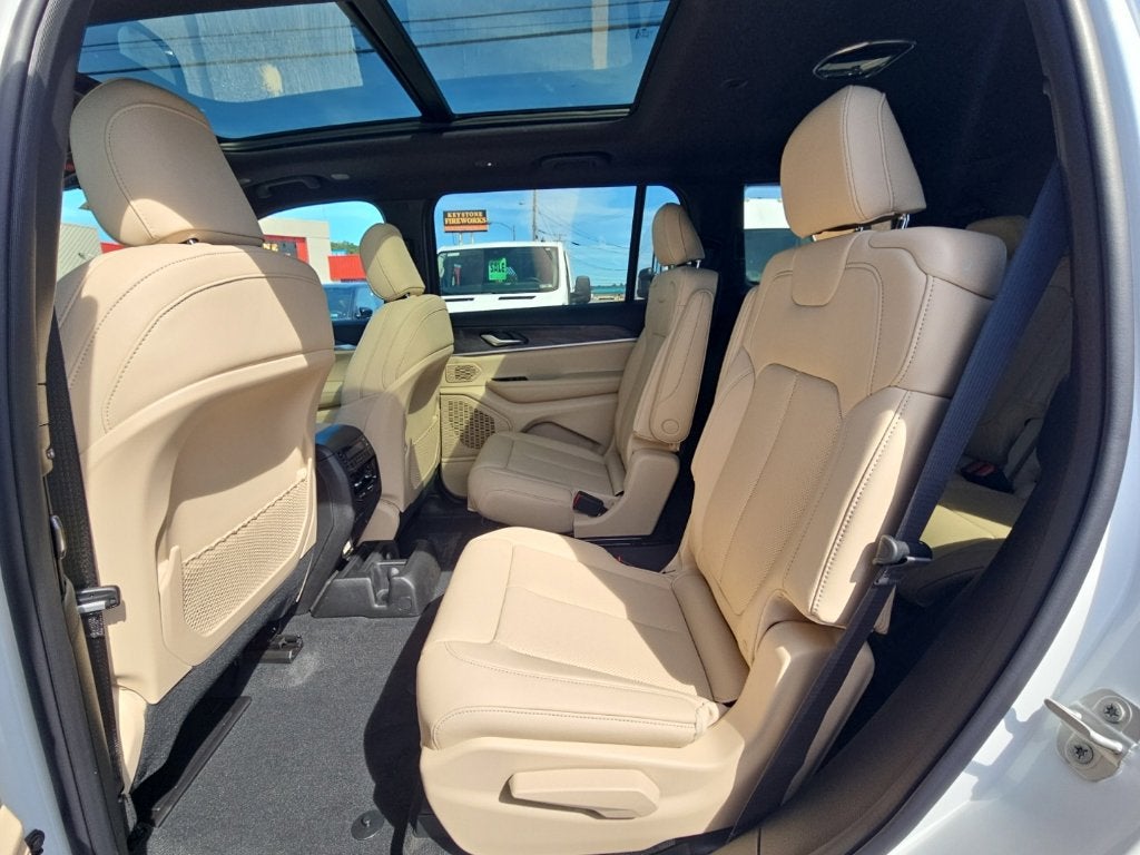 2027 Jeep Grand Cherokee GRAND CHEROKEE L LIMITED 4X4