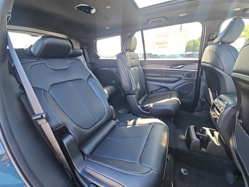 2027 Jeep Grand Cherokee GRAND CHEROKEE L LIMITED 4X4