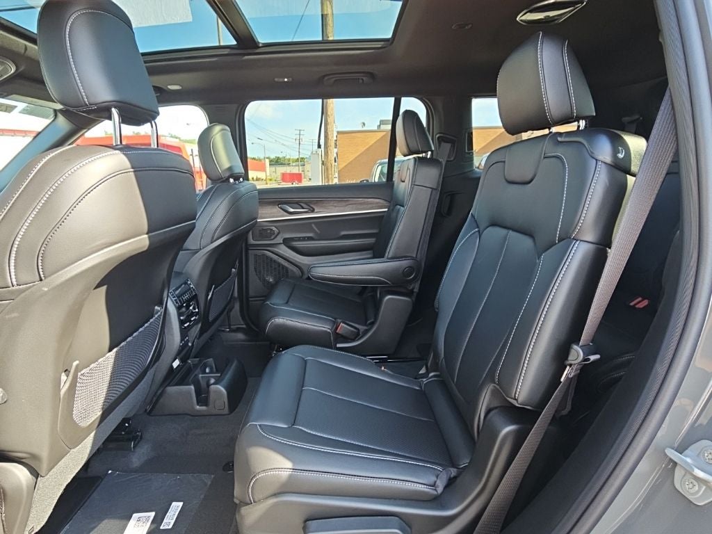 2027 Jeep Grand Cherokee GRAND CHEROKEE L LIMITED 4X4