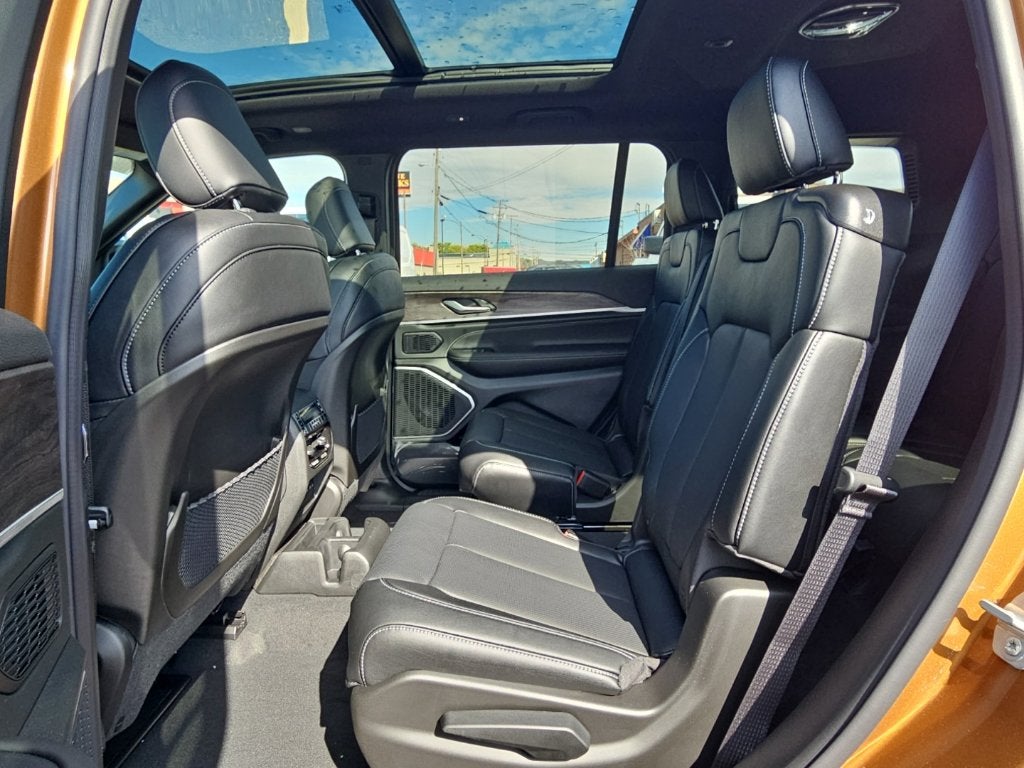 2027 Jeep Grand Cherokee GRAND CHEROKEE L LIMITED RESERVE 4X4