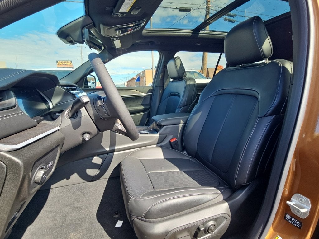 2027 Jeep Grand Cherokee GRAND CHEROKEE L LIMITED RESERVE 4X4