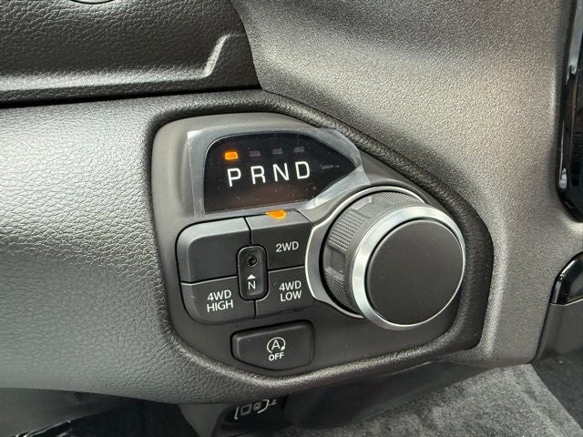 2025 RAM Ram 1500 RAM 1500 TRADESMAN QUAD CAB 4X4 6'4' BOX