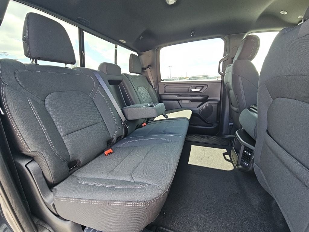 2026 RAM 1500 RAM 1500 TRADESMAN CREW CAB 4X4 5'7' BOX