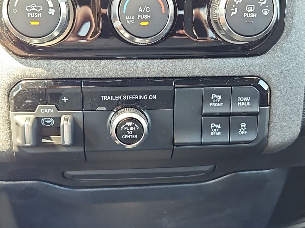 2026 RAM 1500 RAM 1500 TRADESMAN CREW CAB 4X4 5'7' BOX