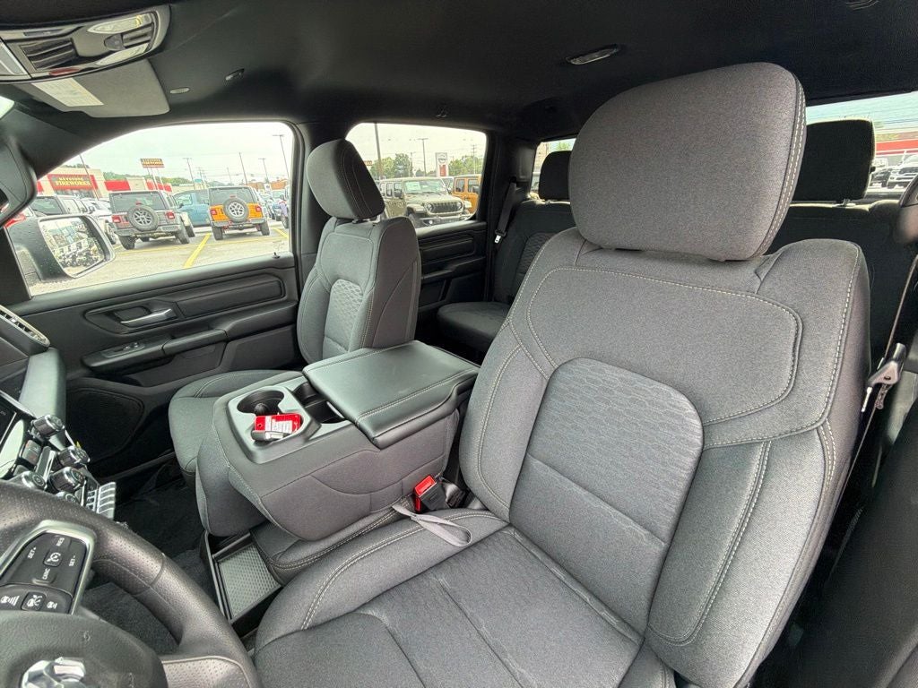 2026 RAM 1500 RAM 1500 TRADESMAN CREW CAB 4X4 5'7' BOX