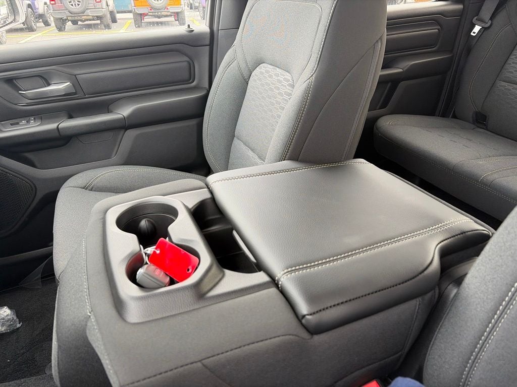 2026 RAM 1500 RAM 1500 TRADESMAN CREW CAB 4X4 5'7' BOX
