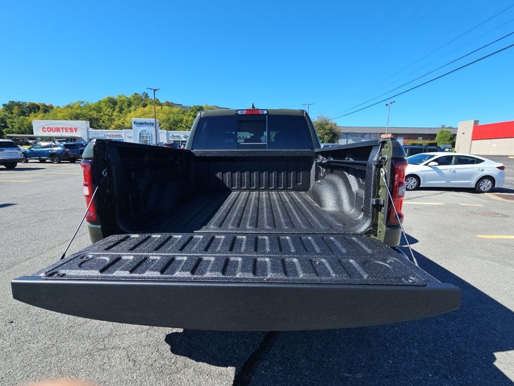 2027 RAM Ram 1500 RAM 1500 EXPRESS CREW CAB 4X4 5'7' BOX