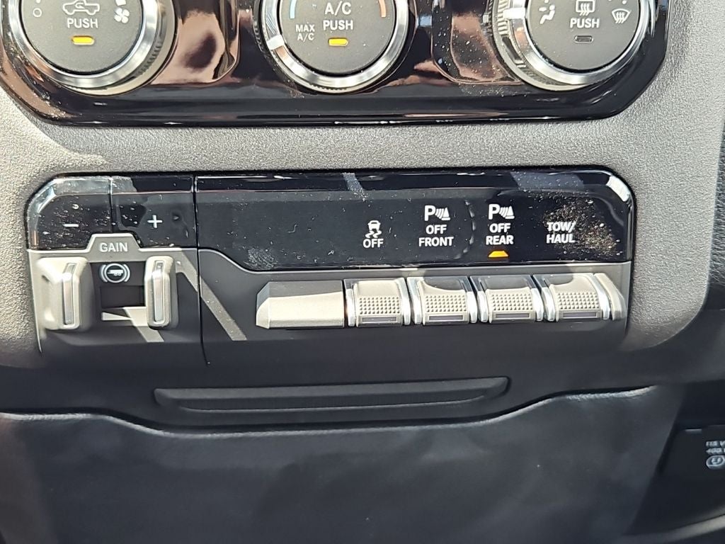 2027 RAM Ram 1500 RAM 1500 WARLOCK CREW CAB 4X4 5'7' BOX