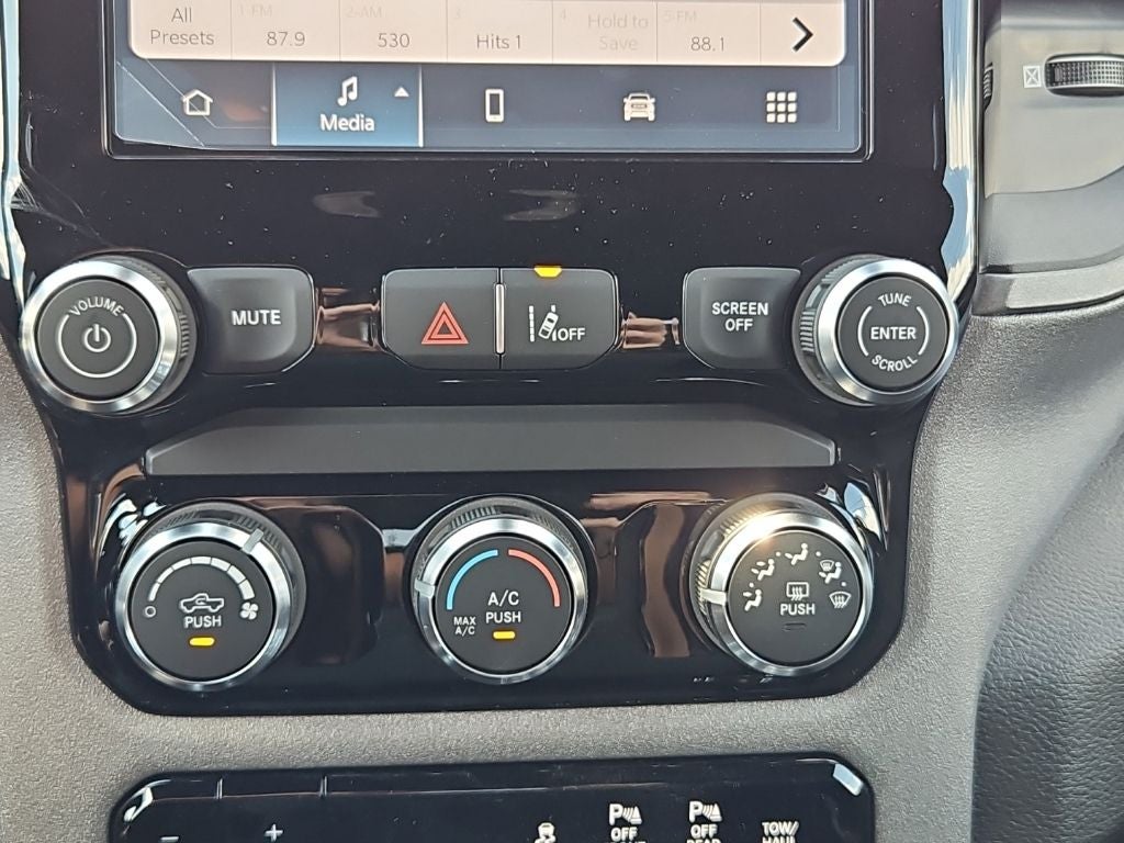 2027 RAM Ram 1500 RAM 1500 WARLOCK CREW CAB 4X4 5'7' BOX