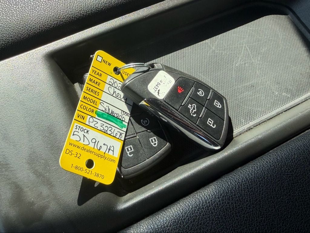 2023 Chevrolet Silverado 1500 4WD Crew Cab Short Bed Custom