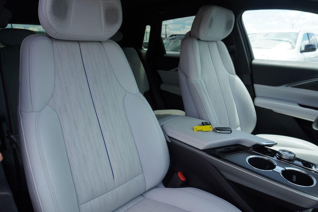 2024 Cadillac LYRIQ Luxury w/1SD