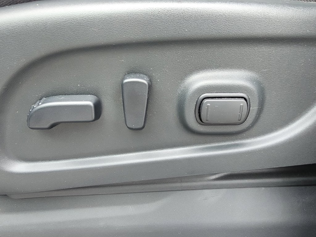 2024 Nissan TITAN Crew Cab SV 4x4