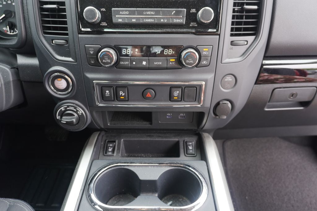 2024 Nissan TITAN Crew Cab SV 4x4