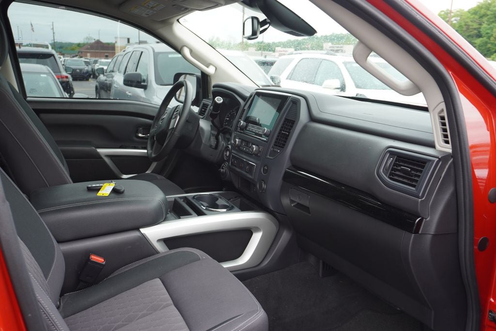 2024 Nissan TITAN Crew Cab SV 4x4