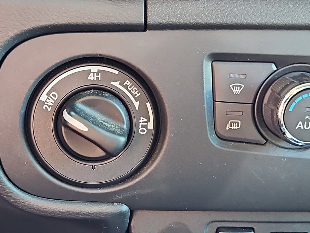 2025 Nissan Frontier Crew Cab SV 4x4