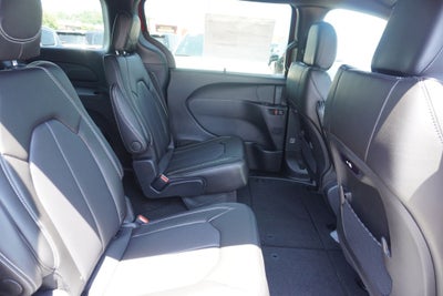 2027 Chrysler Pacifica PACIFICA SELECT