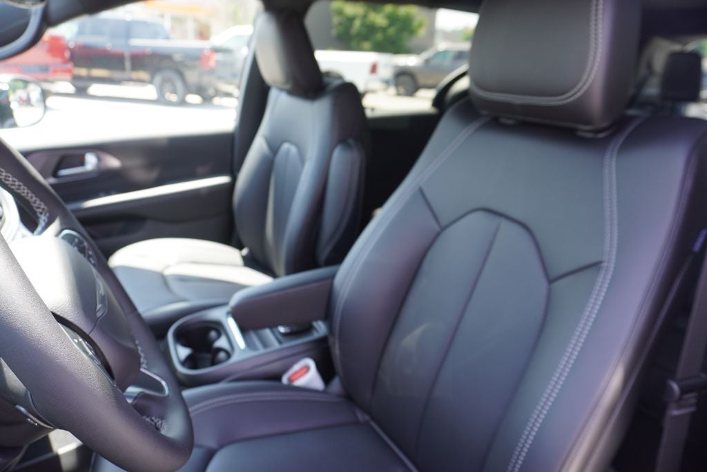 2027 Chrysler Pacifica PACIFICA SELECT