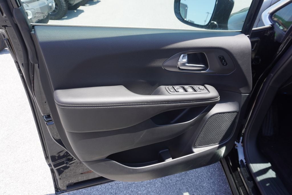 2027 Chrysler Pacifica PACIFICA SELECT