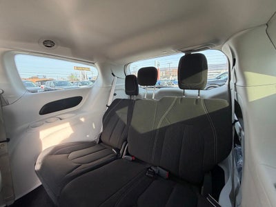 2024 Chrysler Voyager LX