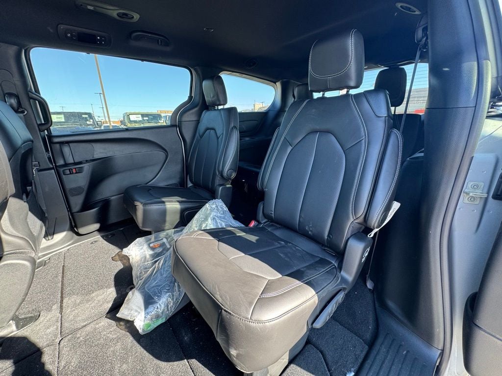 2026 Chrysler Voyager VOYAGER LX