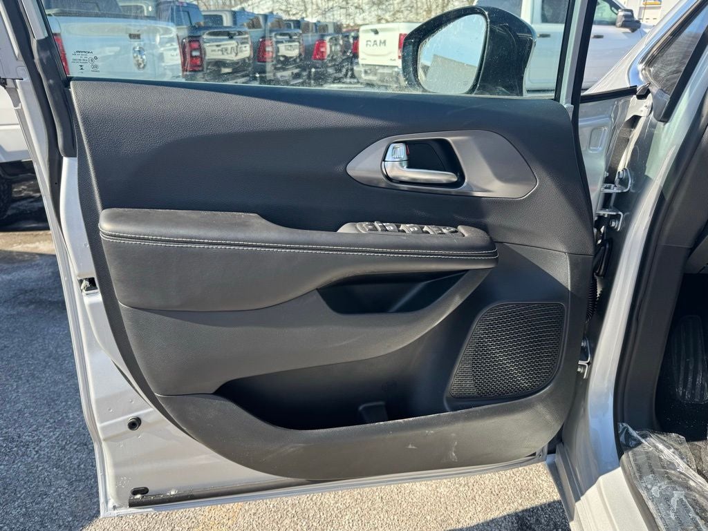 2026 Chrysler Voyager VOYAGER LX