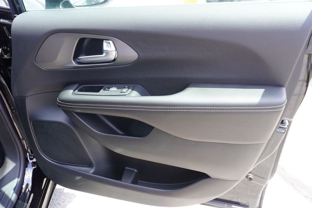 2027 Chrysler Pacifica PACIFICA SELECT AWD