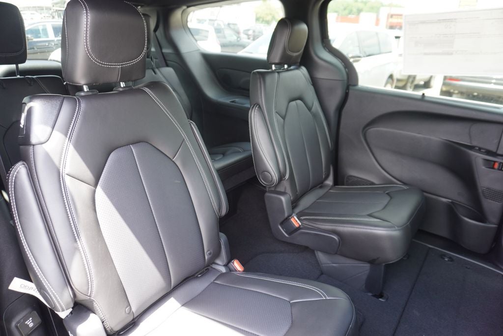 2027 Chrysler Pacifica PACIFICA SELECT AWD