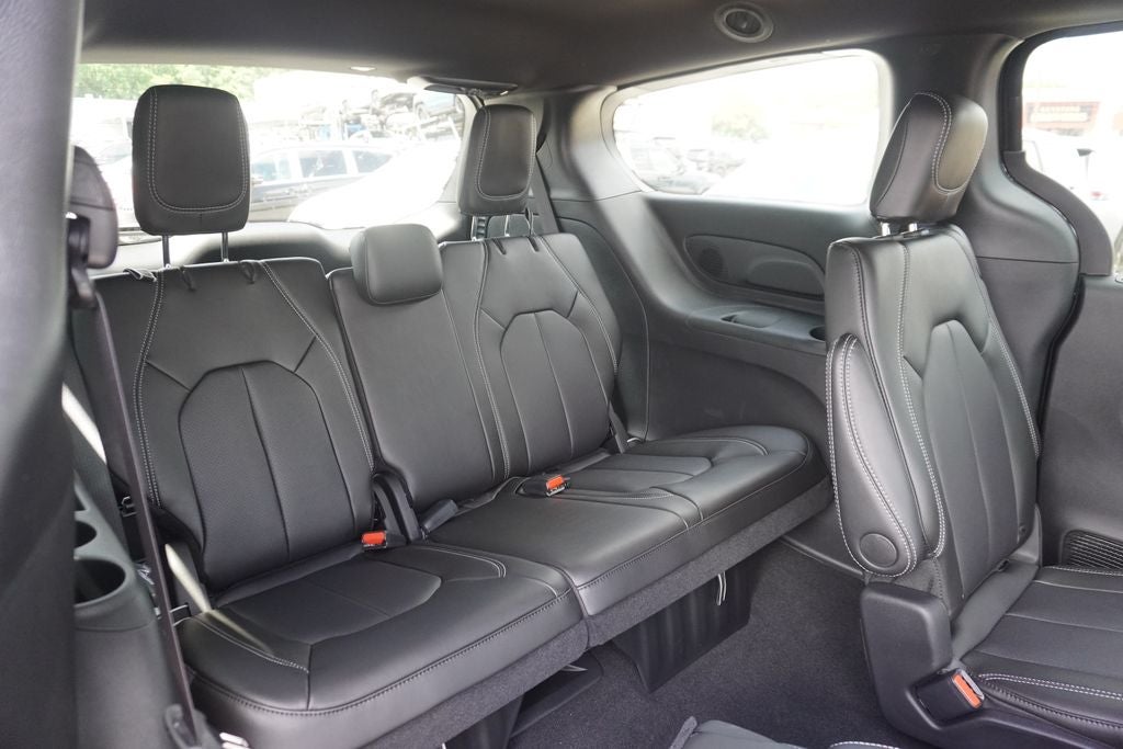 2027 Chrysler Pacifica PACIFICA SELECT AWD