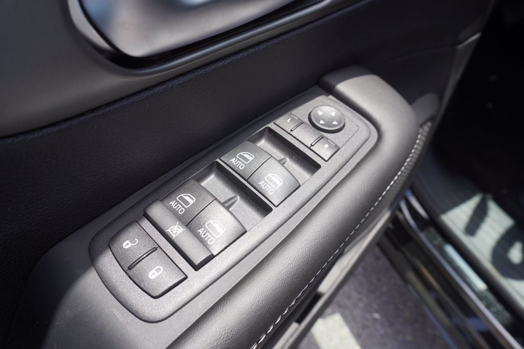 2027 Chrysler Pacifica PACIFICA SELECT AWD