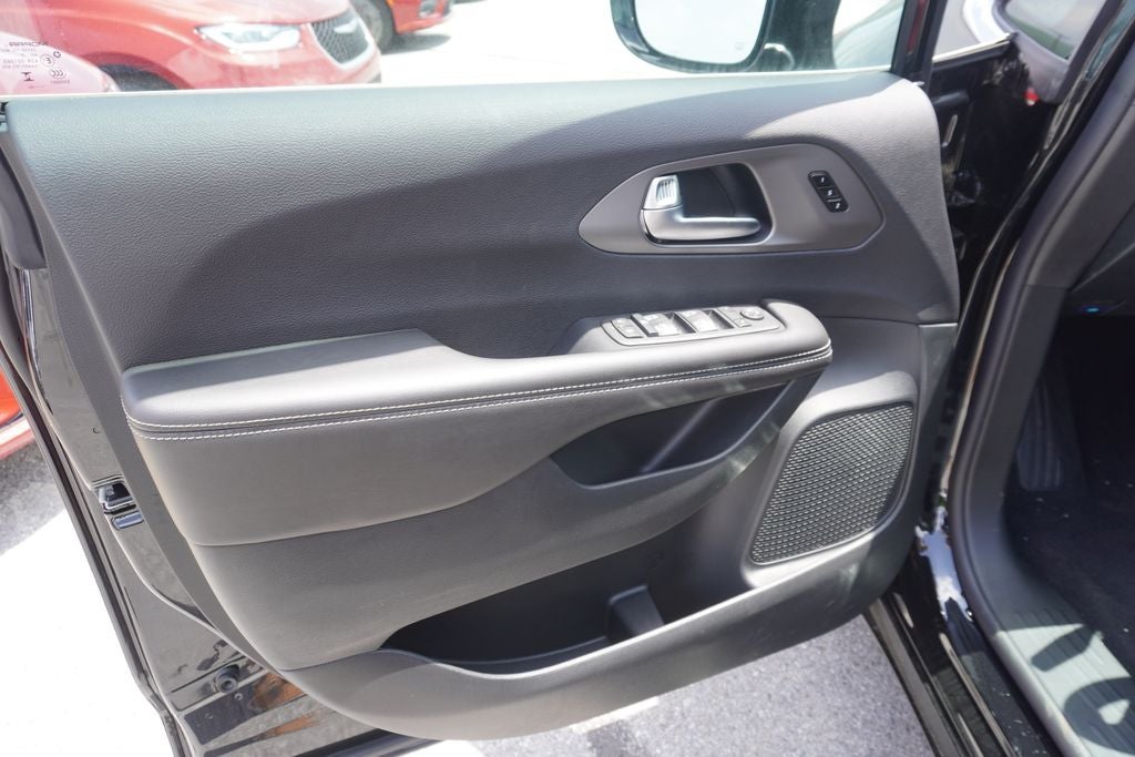 2027 Chrysler Pacifica PACIFICA SELECT AWD