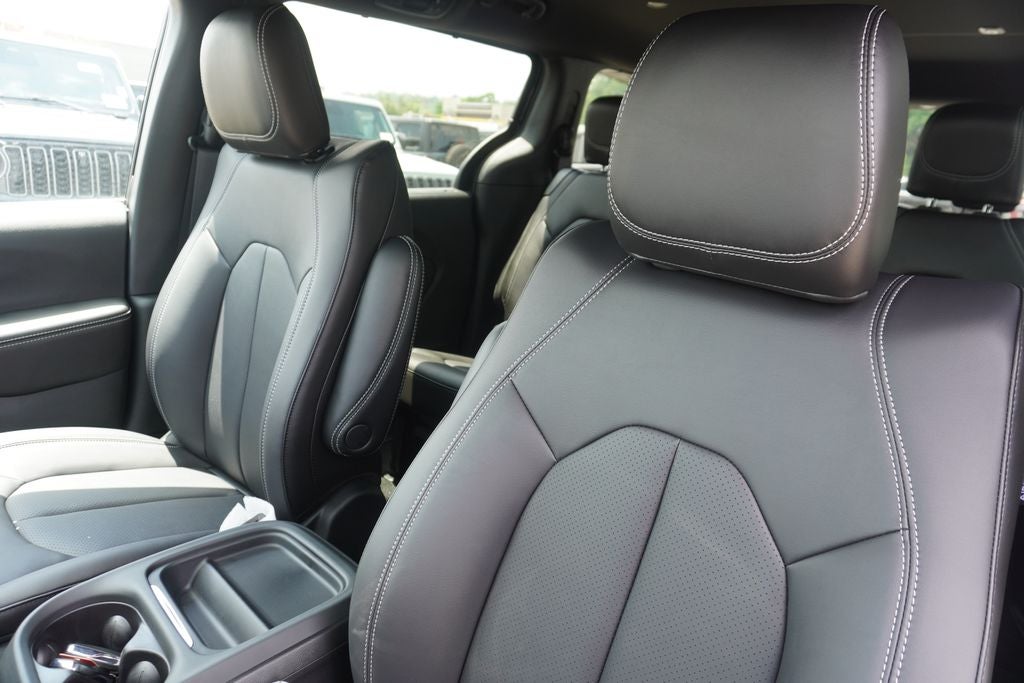 2027 Chrysler Pacifica PACIFICA SELECT AWD